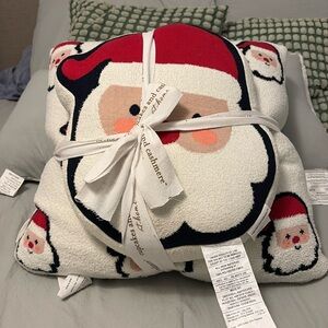 Cupcakes and cashmere Santa pillow set